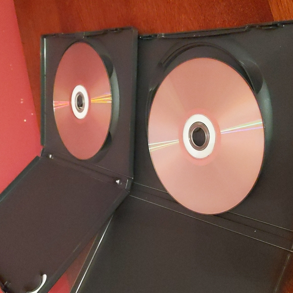 AVP Unrated 2-Pack DVDs - Picture 7 of 7